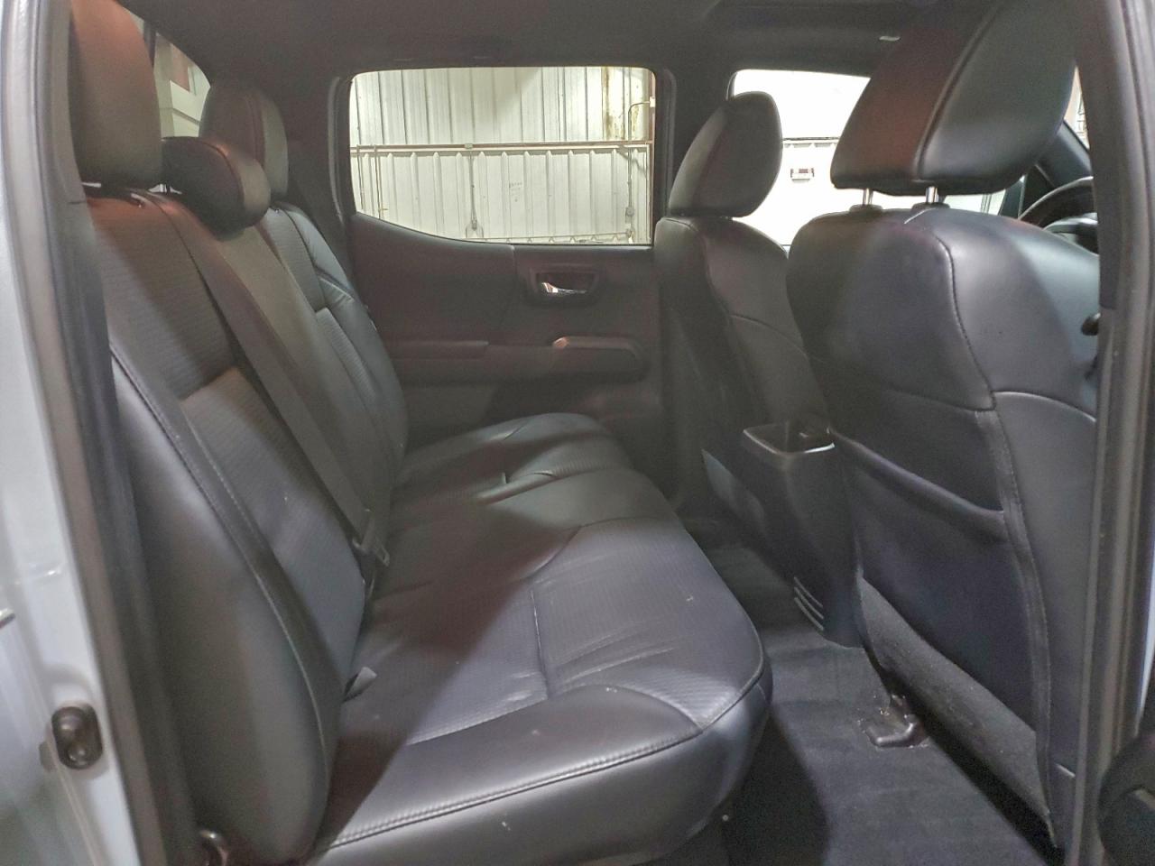 Toyota Tacoma Double Cab Image 11