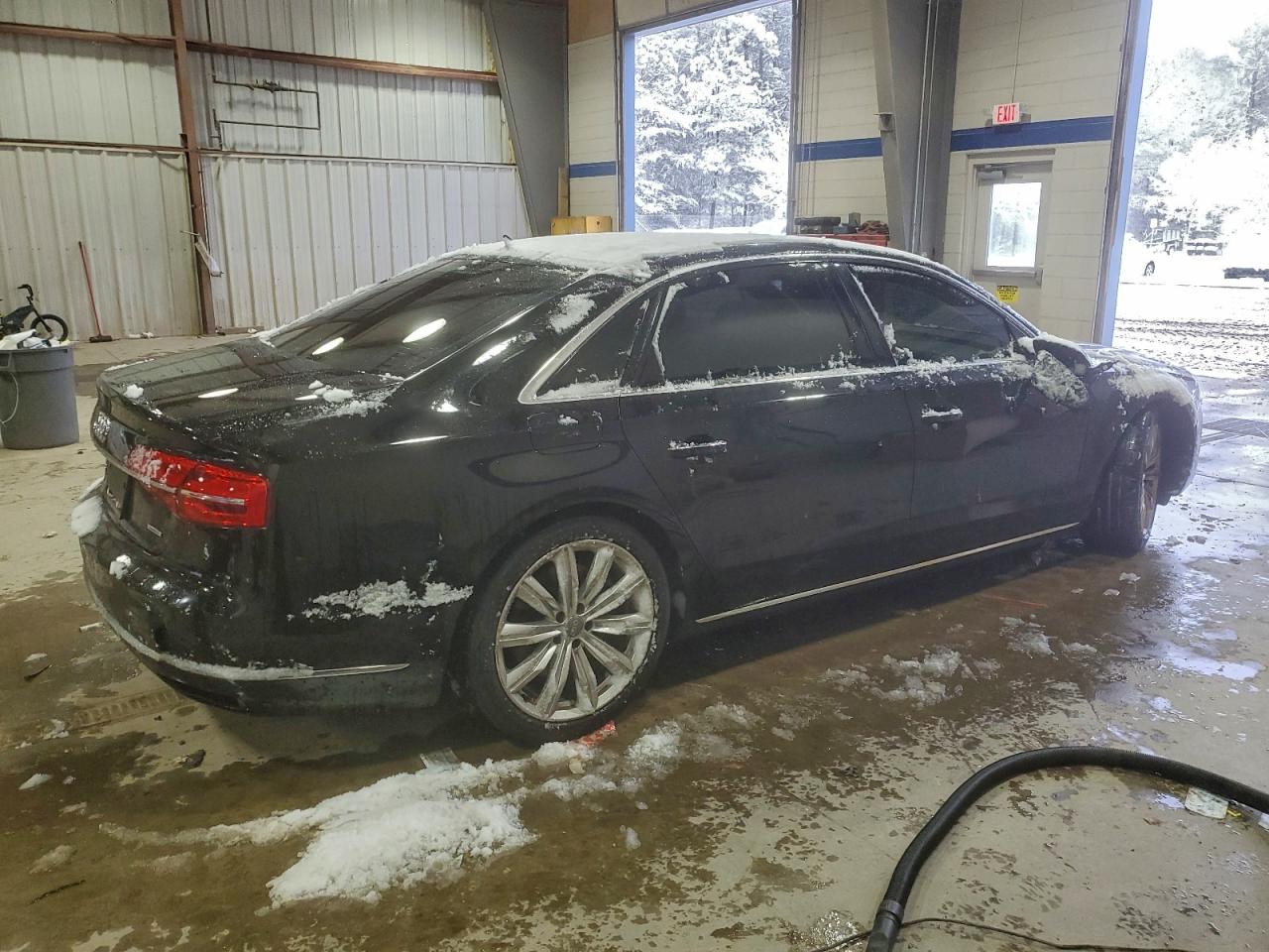 Audi A8 L Quattro Image 12