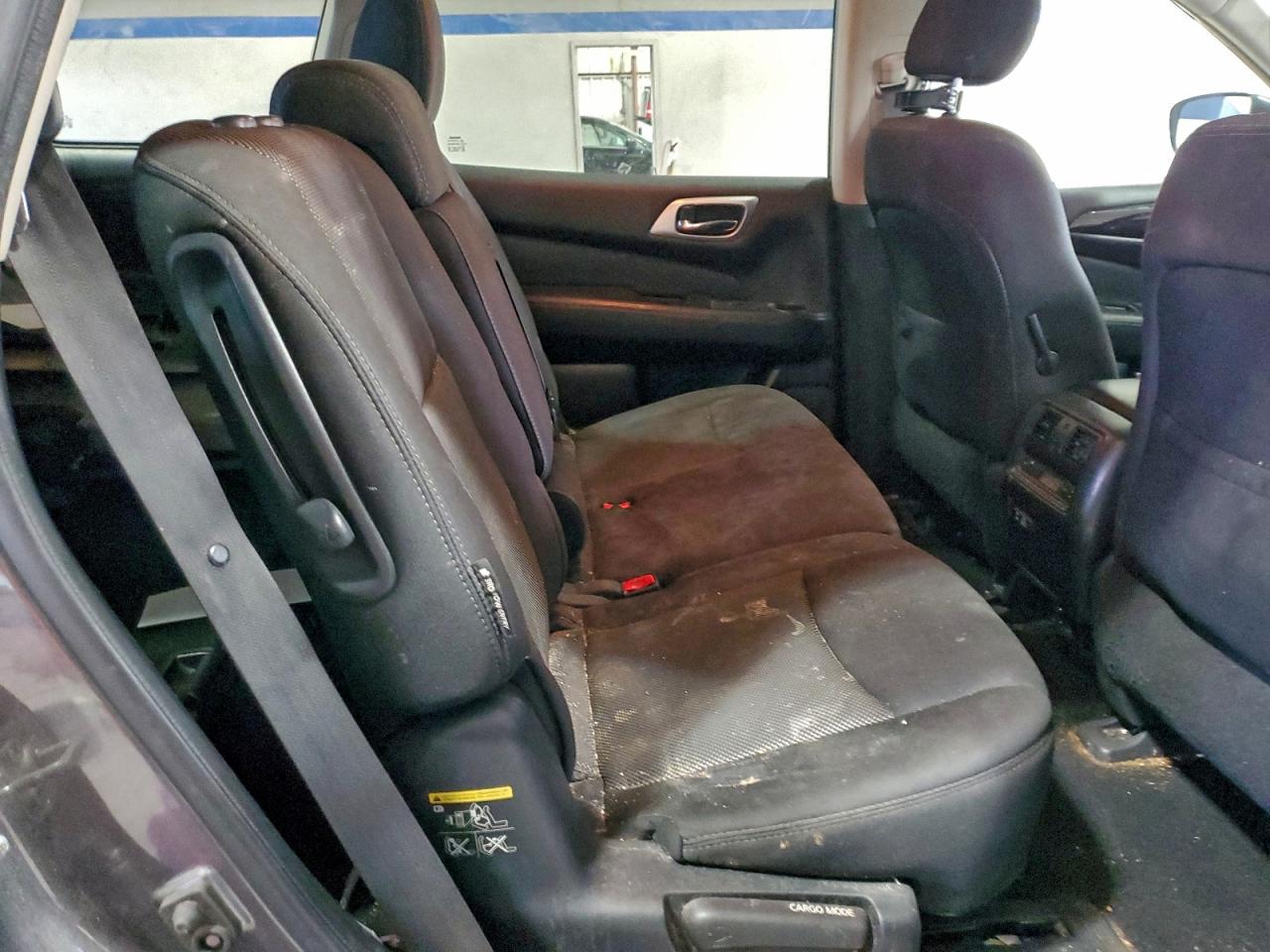 Nissan Pathfinder S Image 12