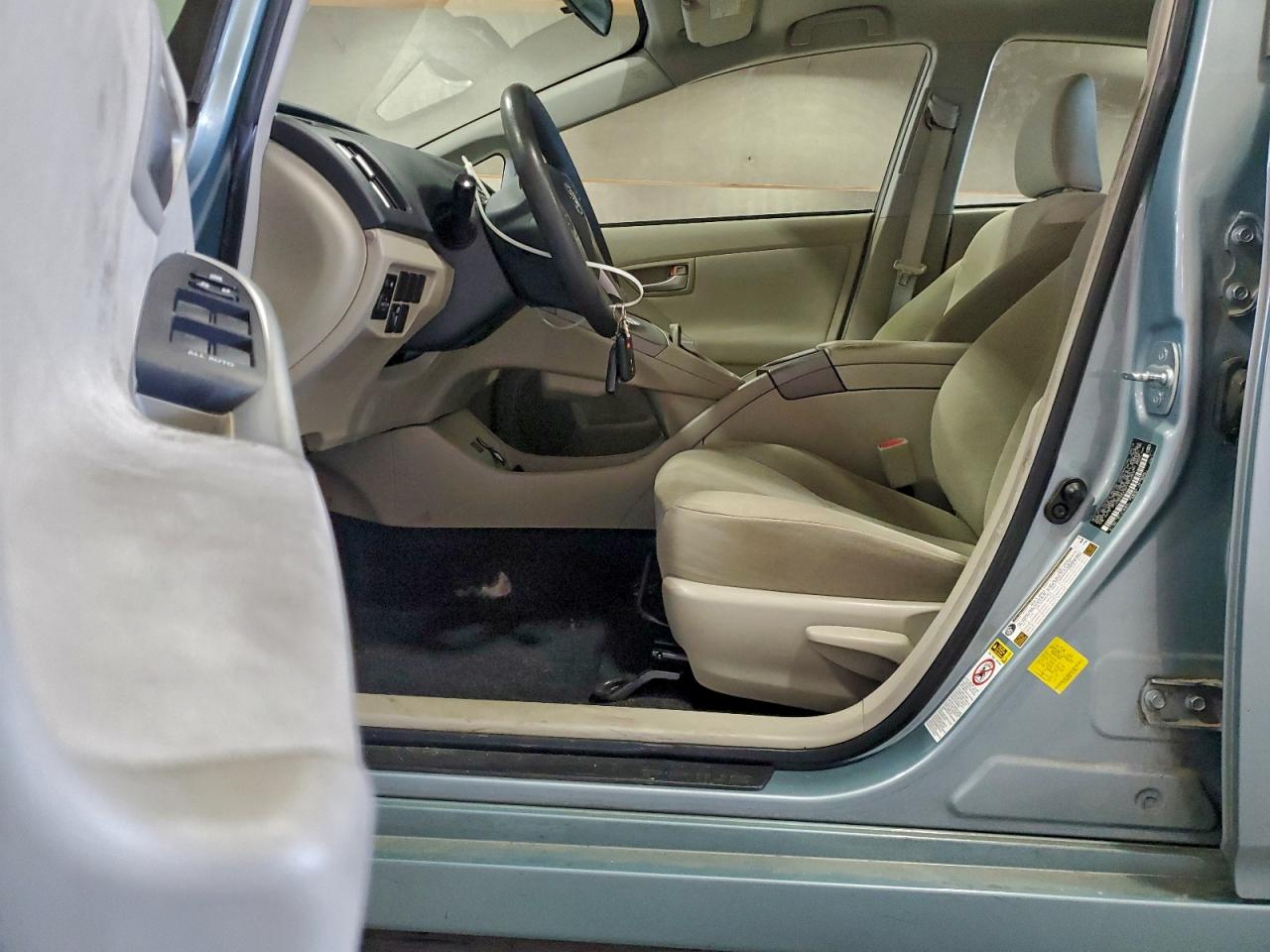 Toyota Prius Image 13