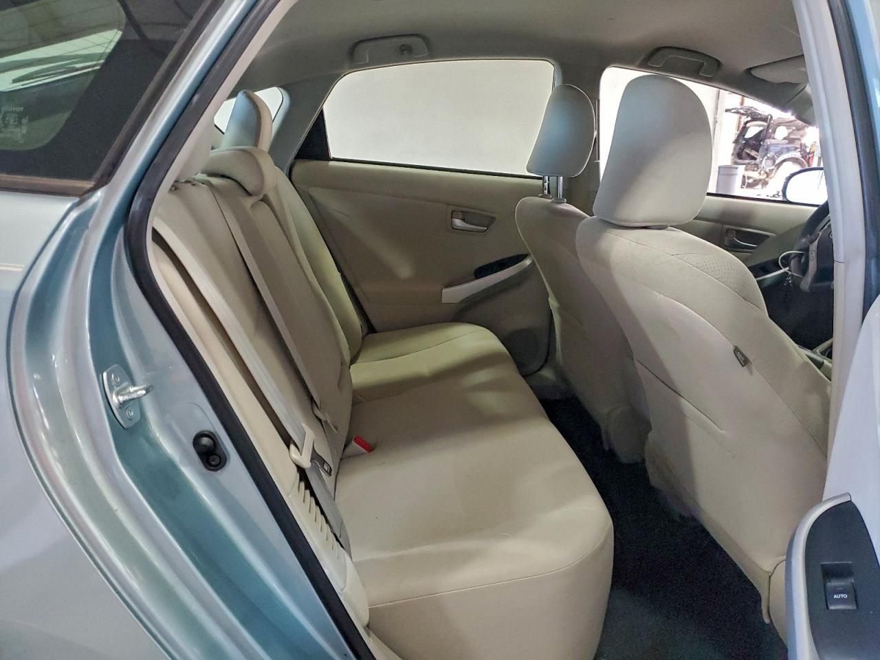 Toyota Prius Image 12