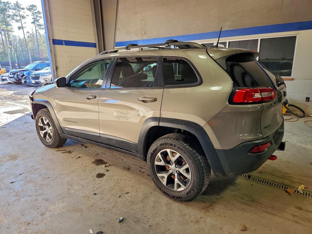 Jeep Cherokee Trailhawk Image 13