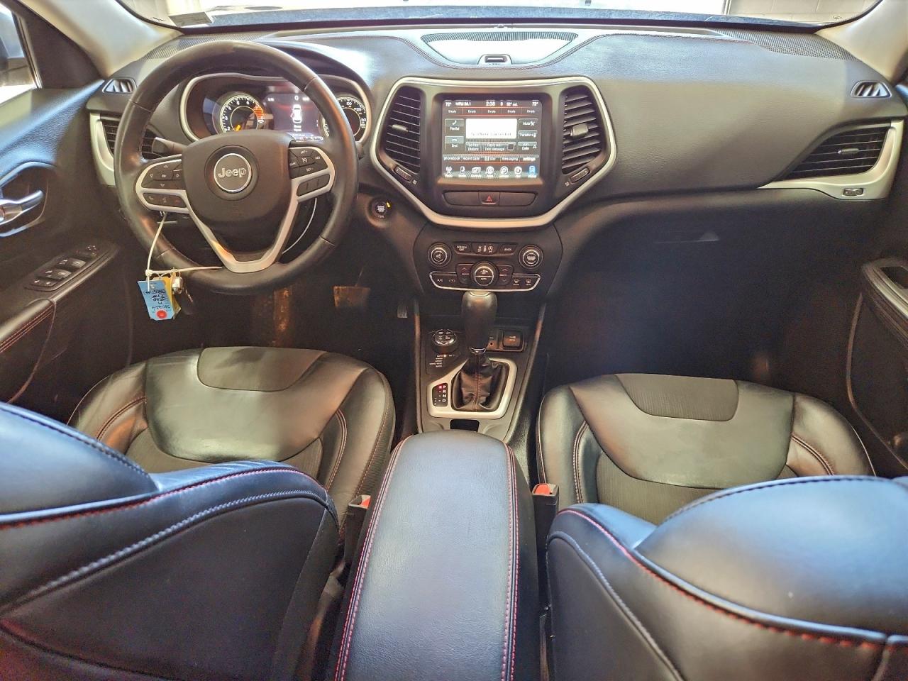 Jeep Cherokee Trailhawk Image 12