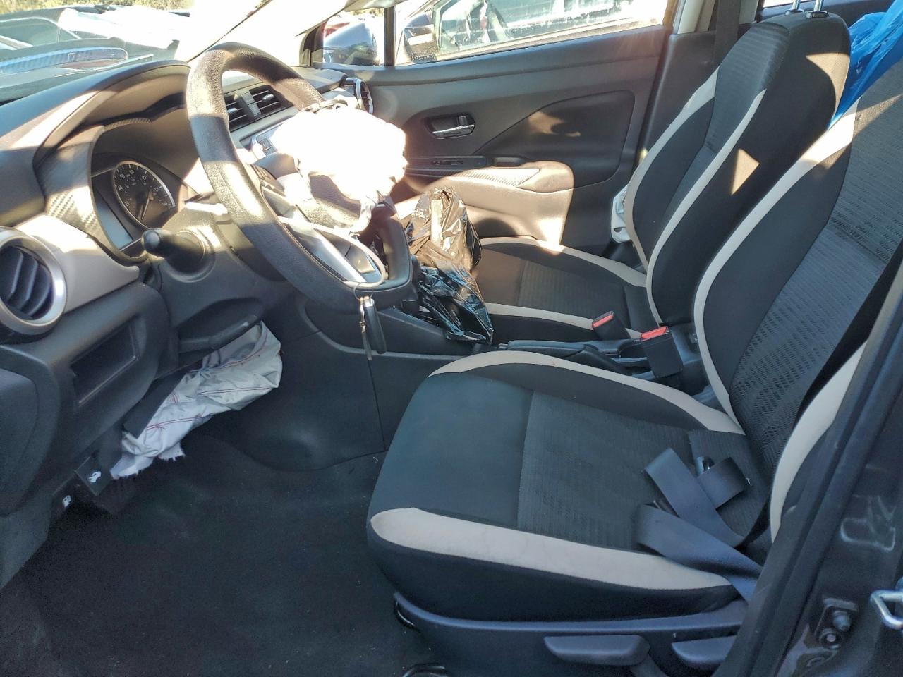 Nissan Versa Sv Image 2