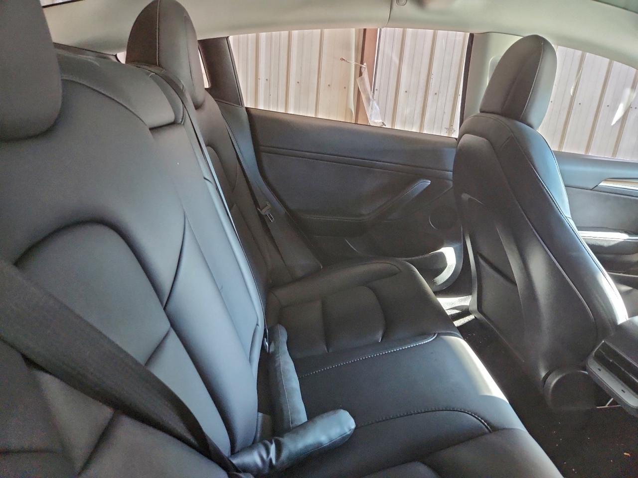 Tesla Model 3 Image 10