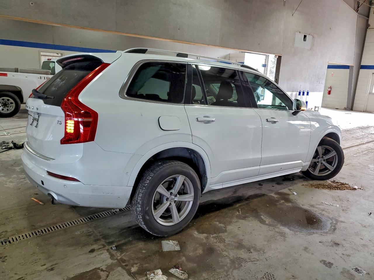 Volvo XC90 T5 Image 14