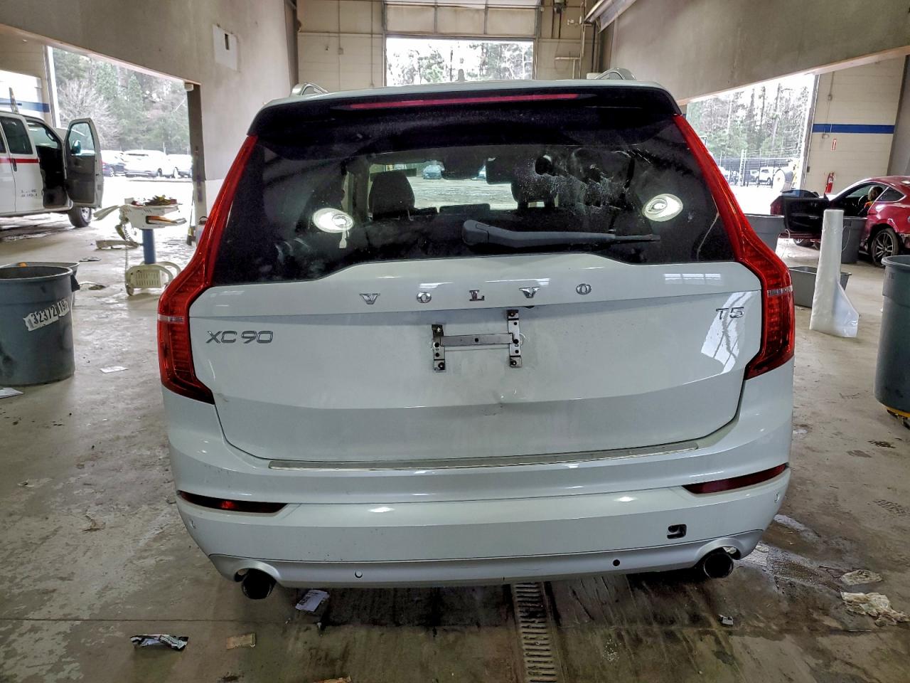 Volvo XC90 T5 Image 11