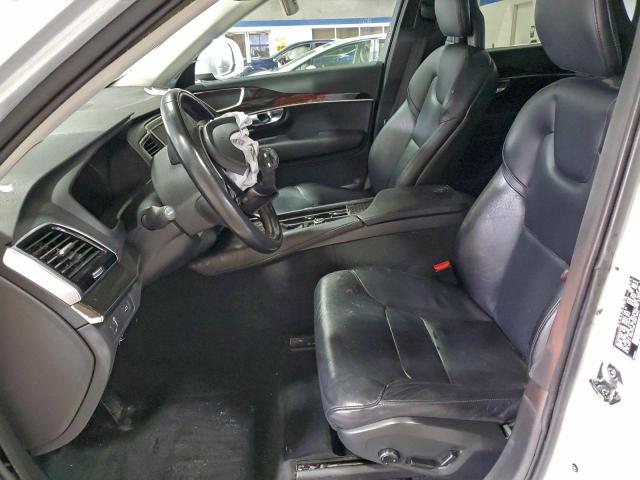Volvo XC90 T5 Image 5