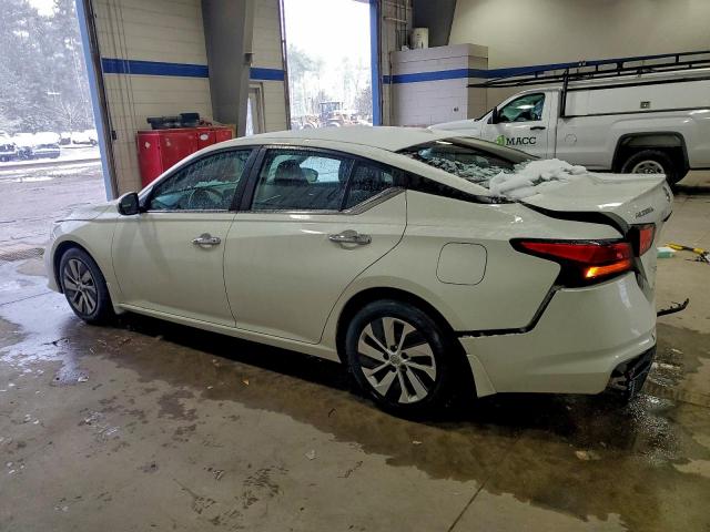 Nissan Altima S Image 2