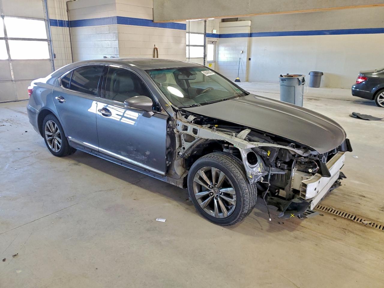 Lexus LS 460 Image 2