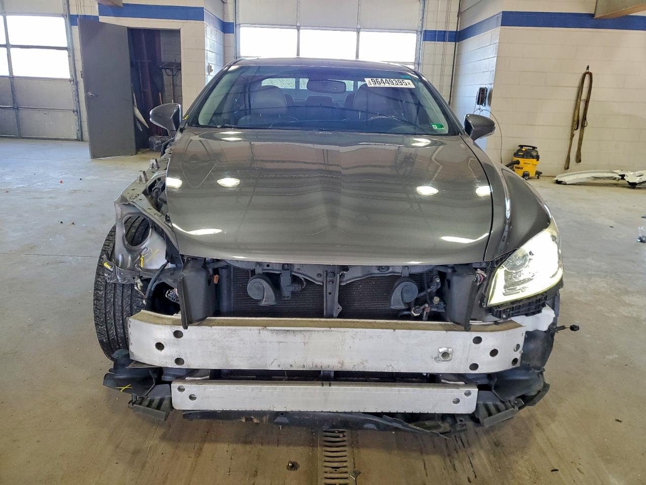 Lexus LS 460 Image 9