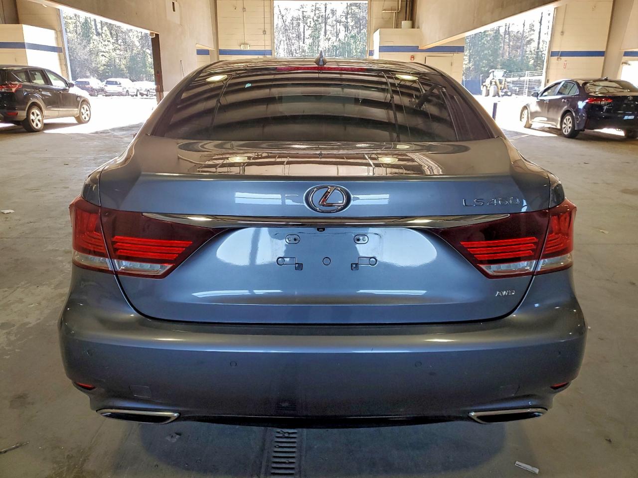 Lexus LS 460 Image 4