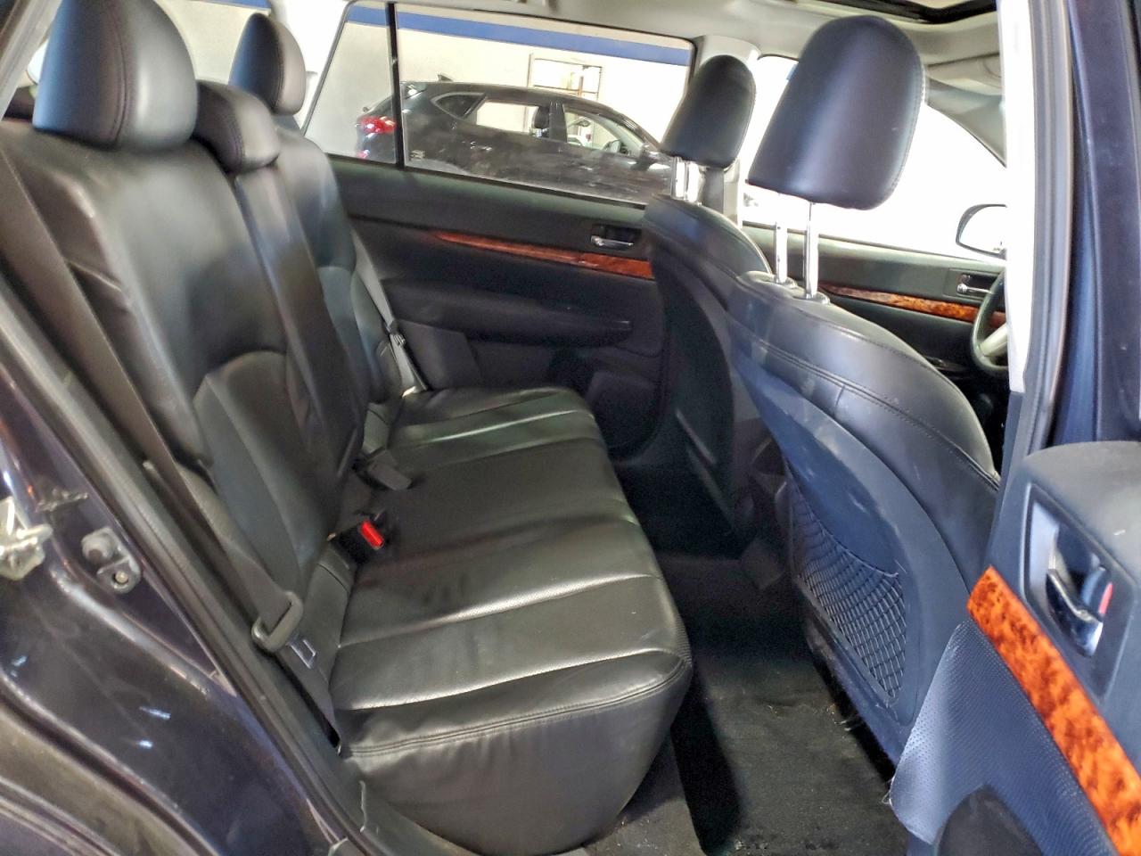 Subaru Legacy 2.5i Limited Image 11