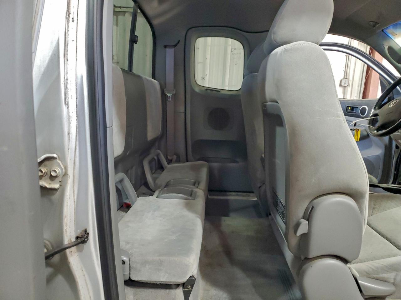 Toyota Tacoma Access Cab Image 9