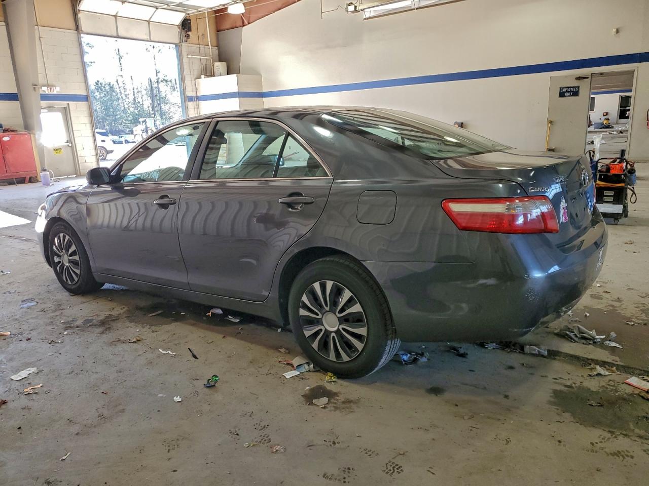 Toyota Camry Base Image 6