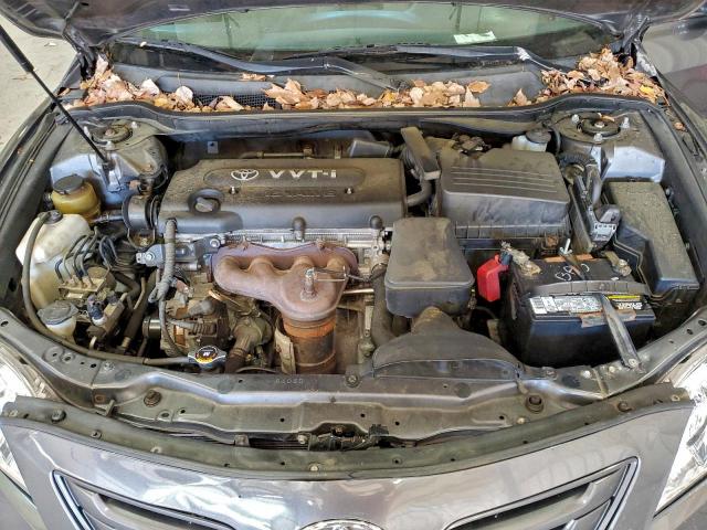 Toyota Camry Base Image 8