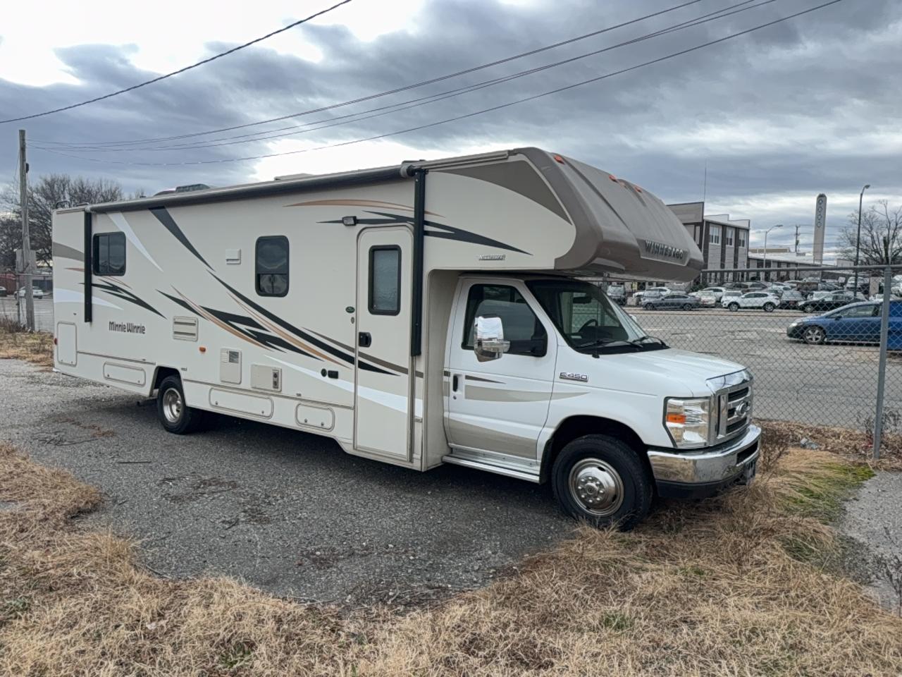 Ford Econoline E450 Super Duty Cutaway Van Image 1