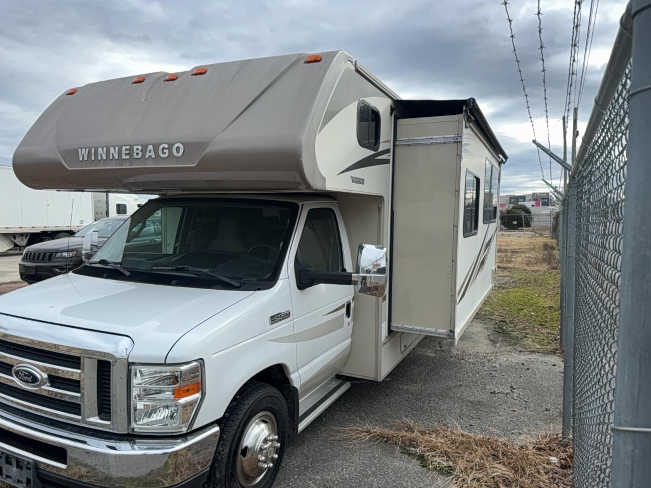Ford Econoline E450 Super Duty Cutaway Van Image 2