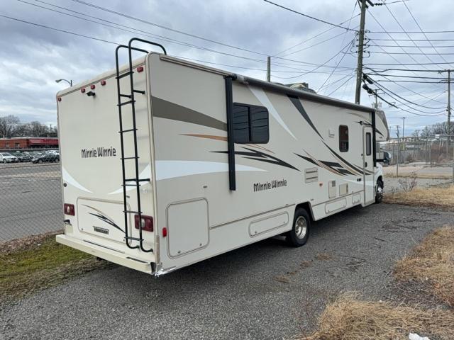 Ford Econoline E450 Super Duty Cutaway Van Image 3