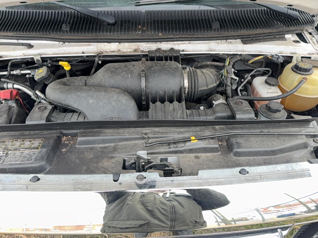 Ford Econoline E450 Super Duty Cutaway Van Image 10