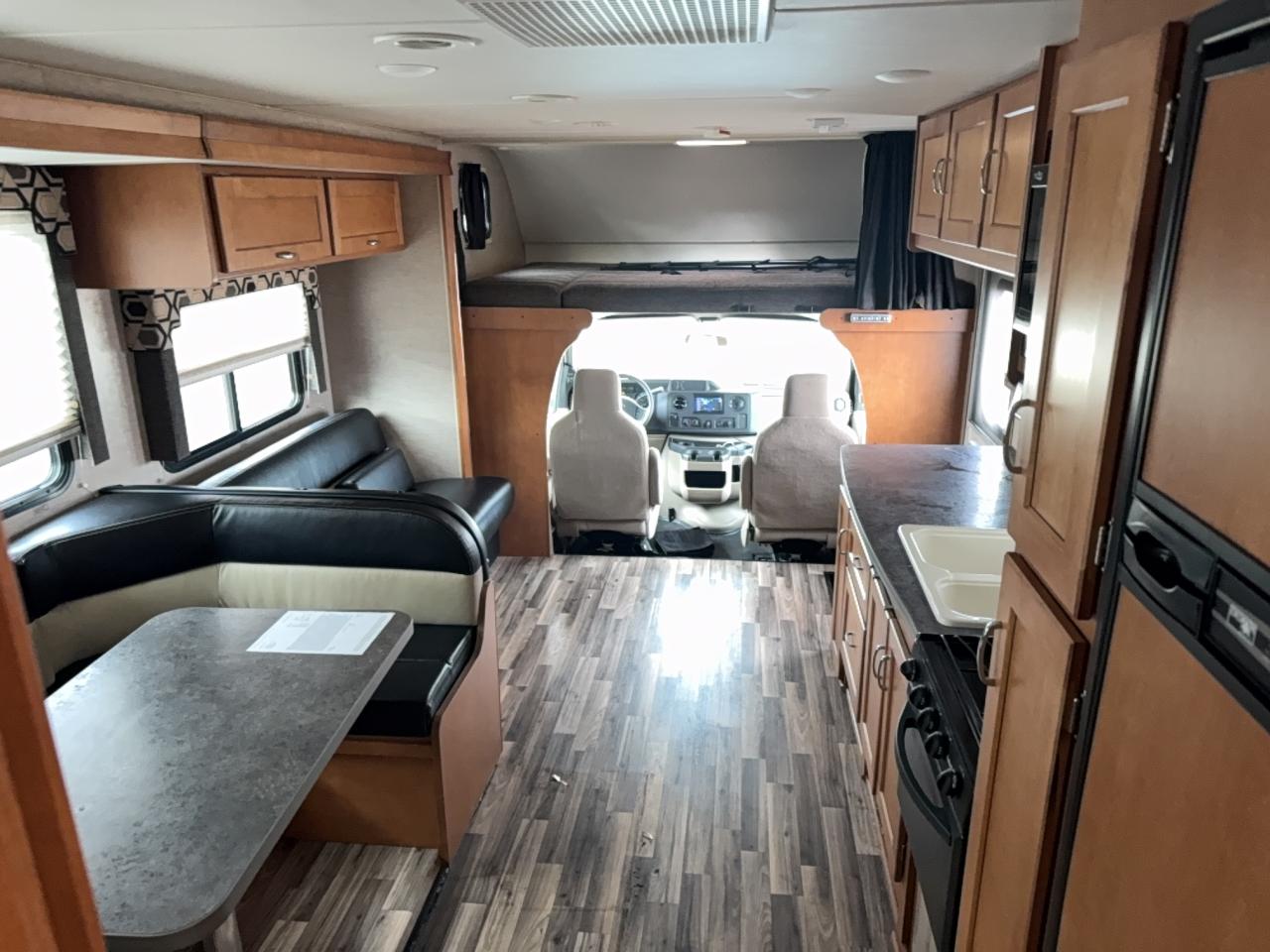 Ford Econoline E450 Super Duty Cutaway Van Image 7