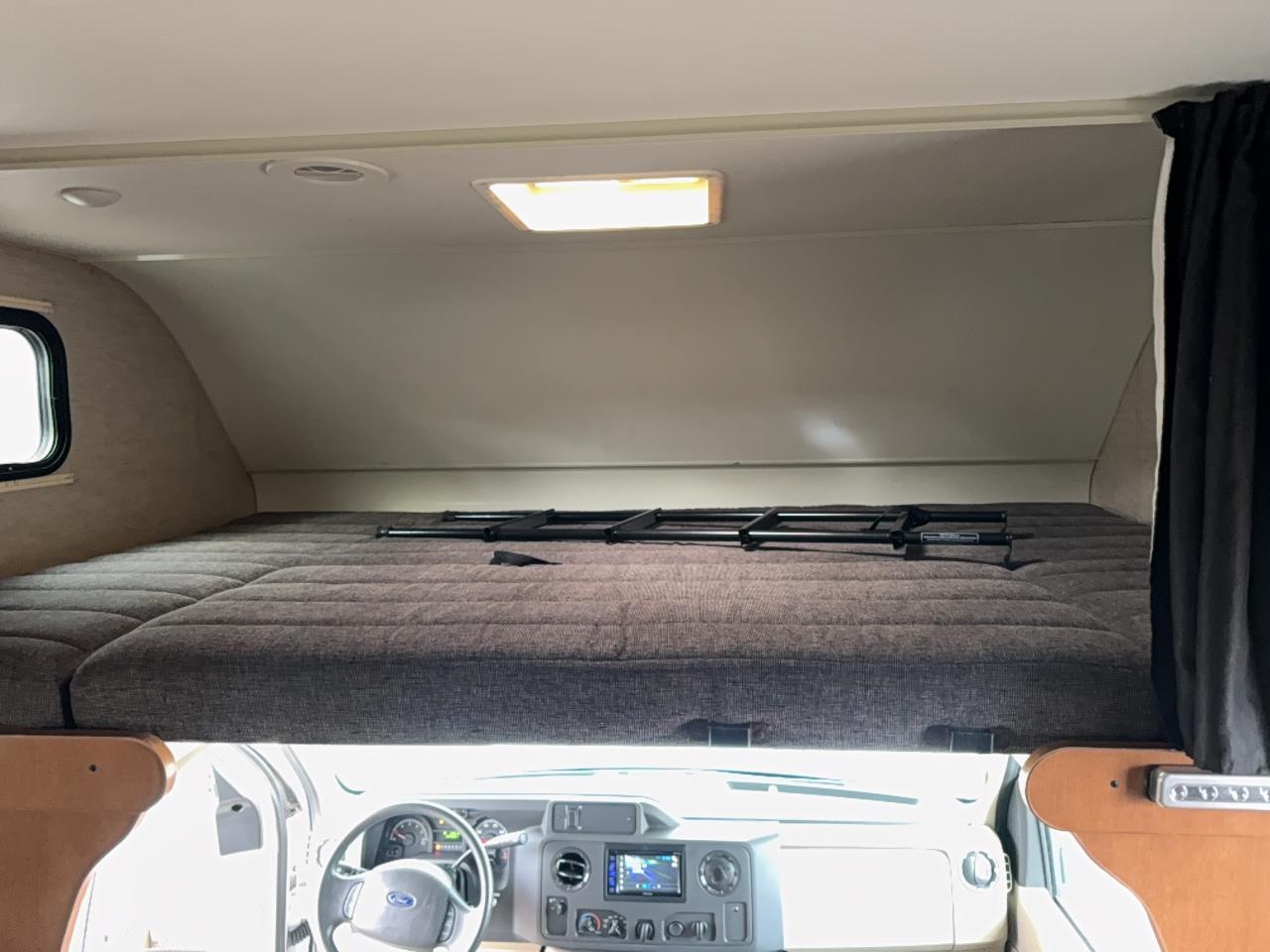 Ford Econoline E450 Super Duty Cutaway Van Image 13