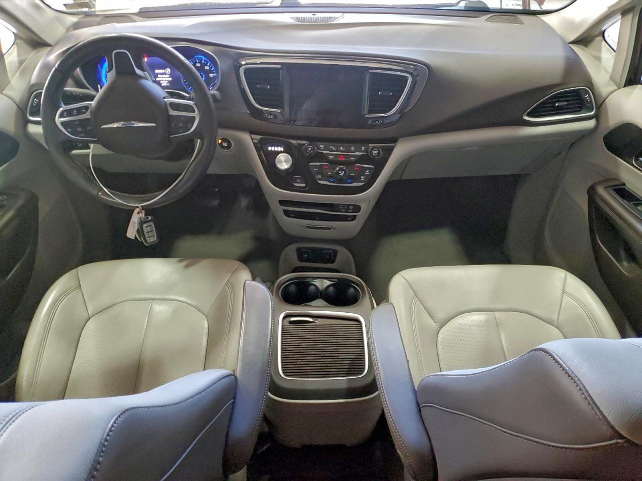 Chrysler Pacifica Touring L Plus Image 13