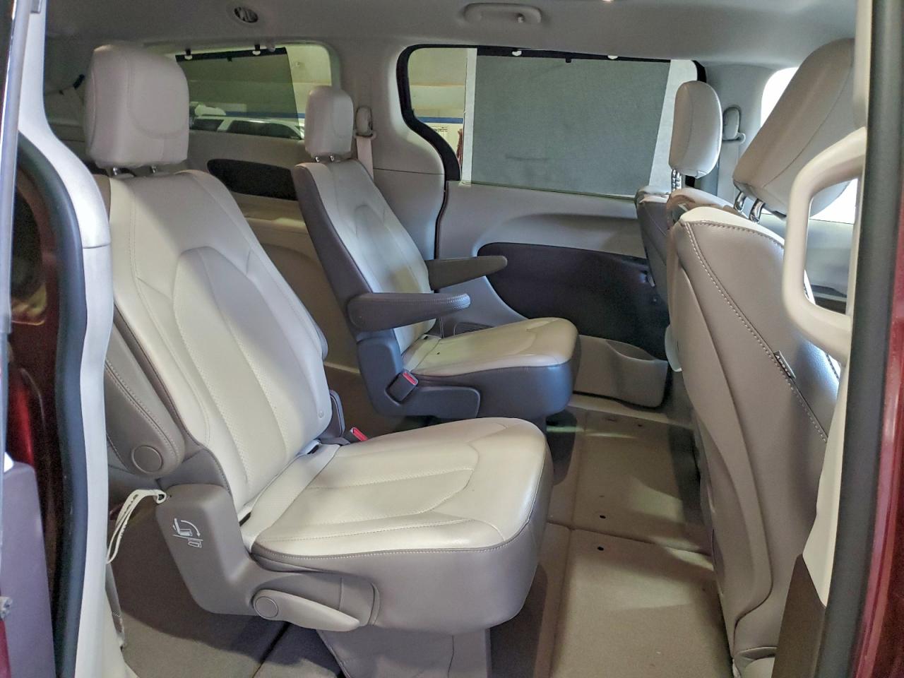 Chrysler Pacifica Touring L Plus Image 10