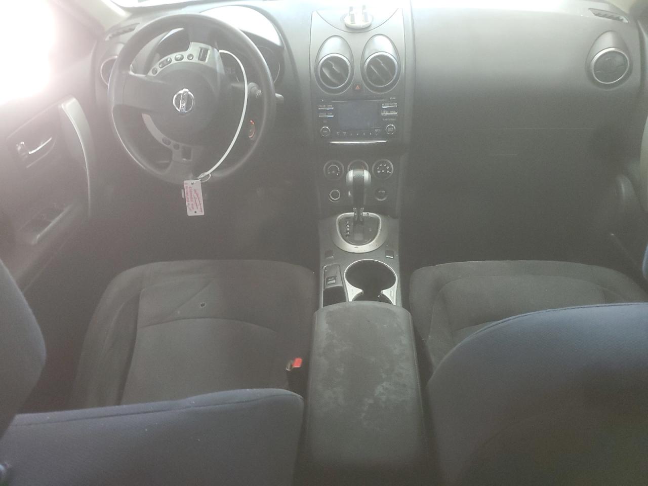 Nissan Rogue S Image 2