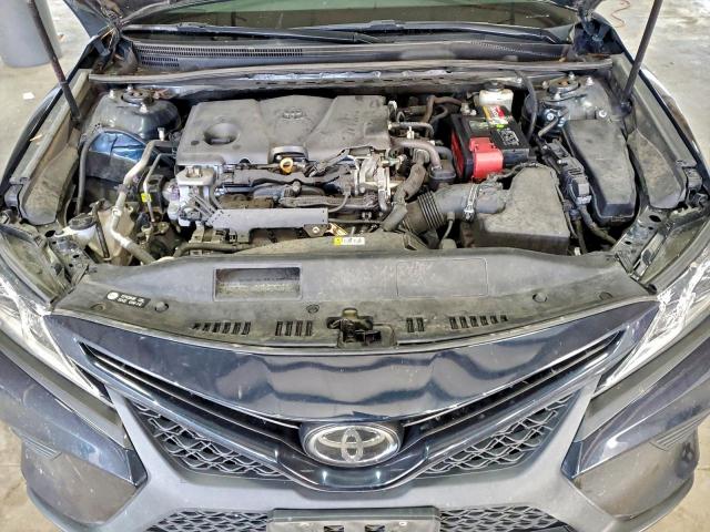 Toyota Camry L Image 8