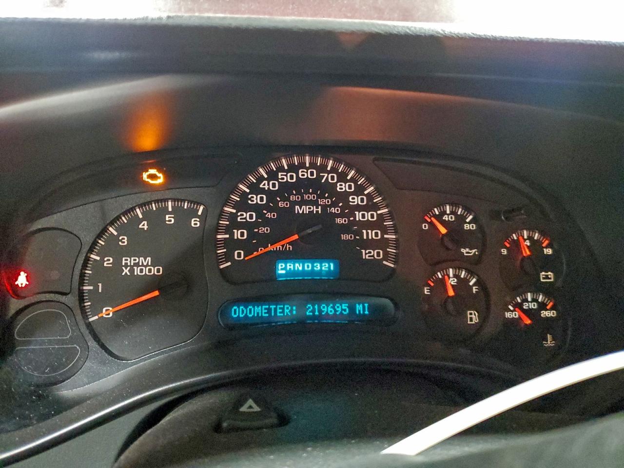 Chevrolet Silverado C1500 Image 10