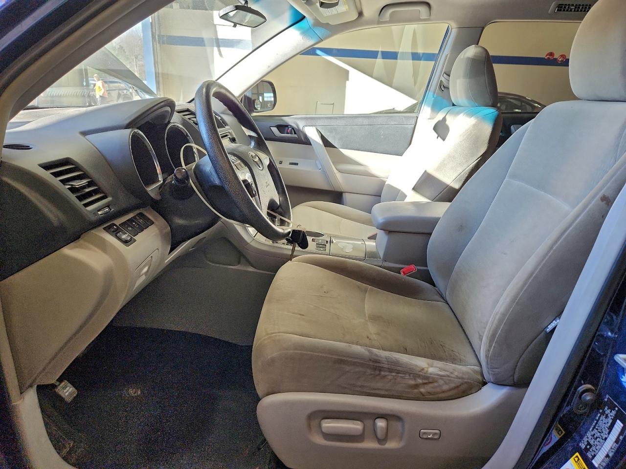 Toyota Highlander Base Image 8