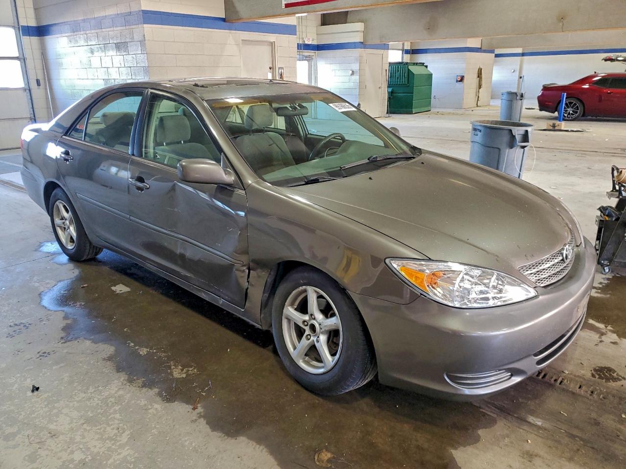 Toyota Camry Le Image 2