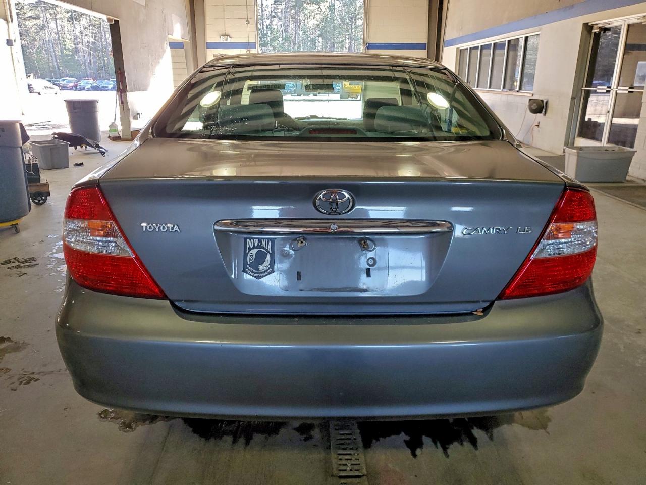 Toyota Camry Le Image 5