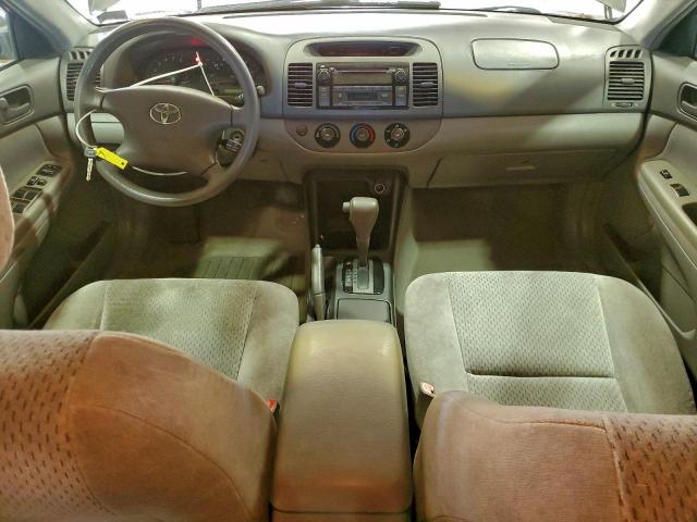 Toyota Camry Le Image 12