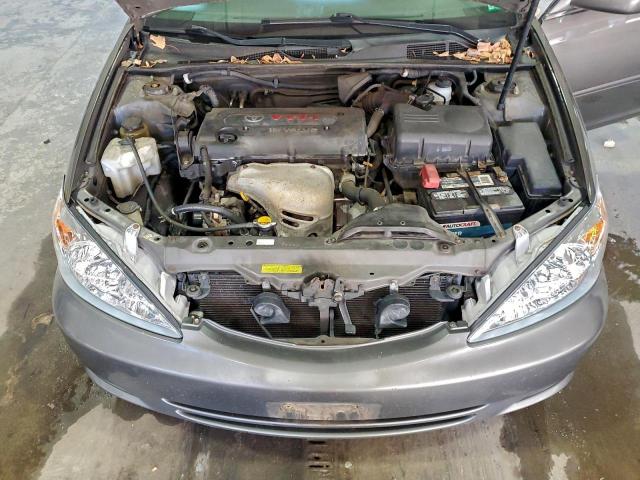 Toyota Camry Le Image 9