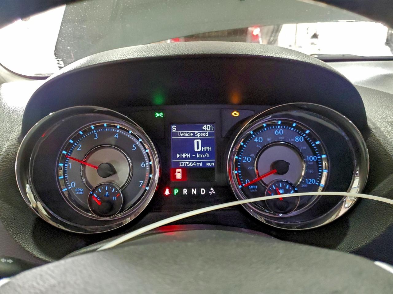 Chrysler Minivan Touring Image 11