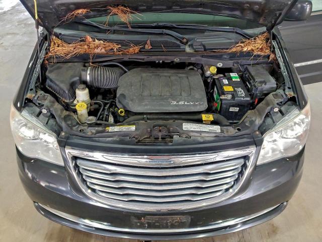 Chrysler Minivan Touring Image 13