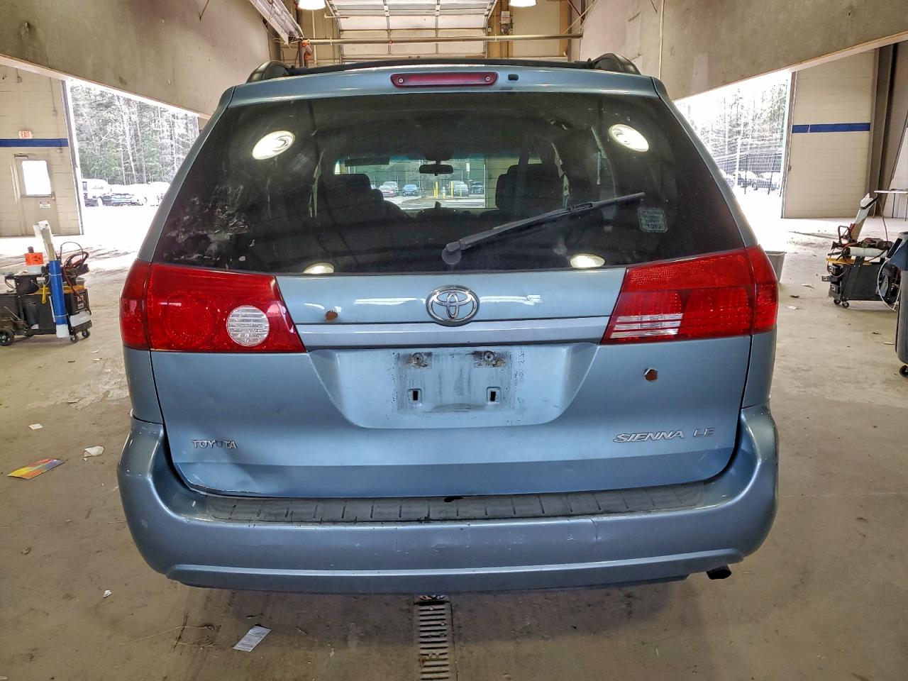 Toyota Sienna Ce Image 6