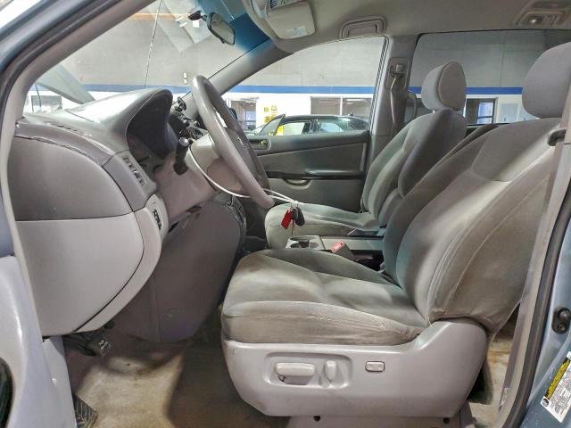 Toyota Sienna Ce Image 4