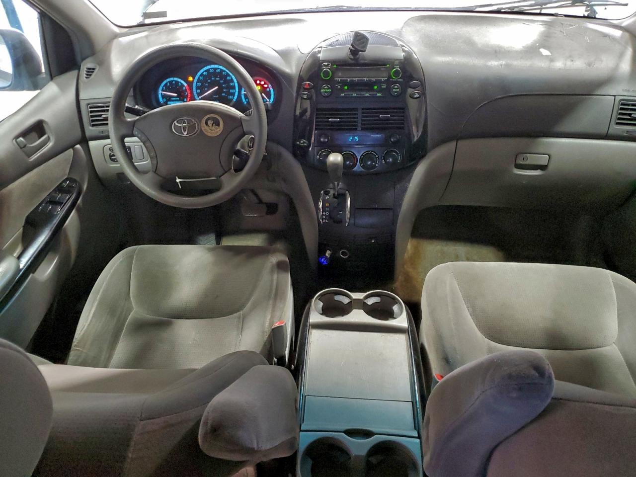 Toyota Sienna Ce Image 11