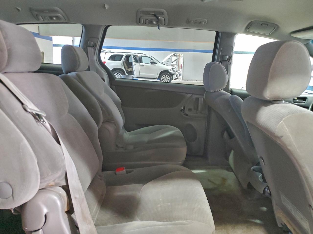 Toyota Sienna Ce Image 8