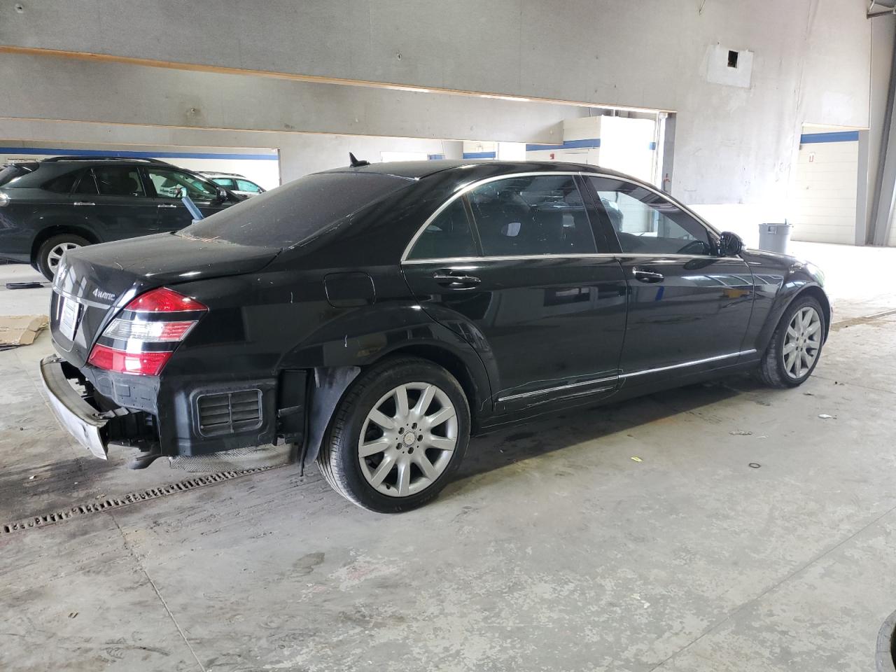 Mercedes-Benz S-Class 550 4matic Image 8