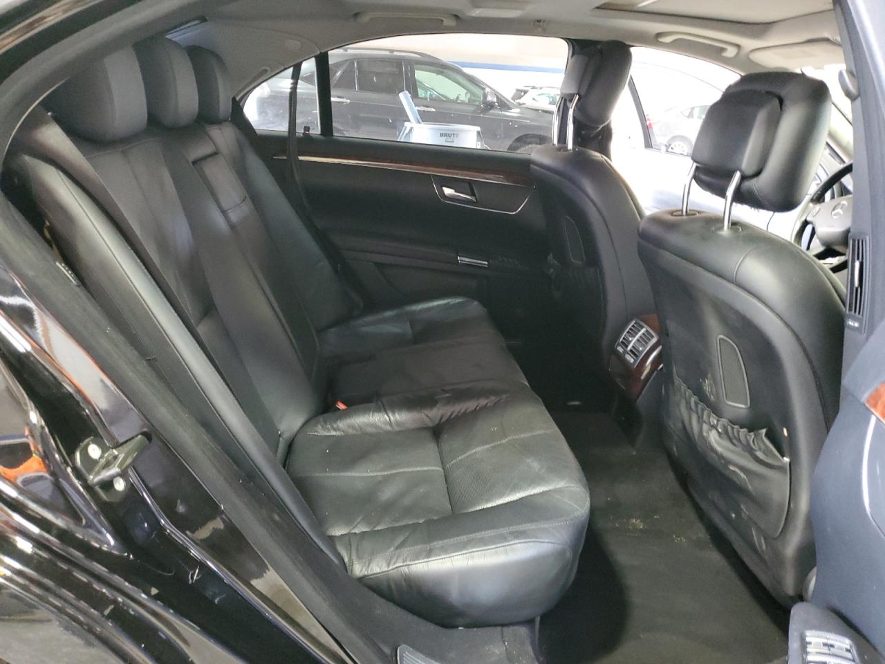 Mercedes-Benz S-Class 550 4matic Image 9