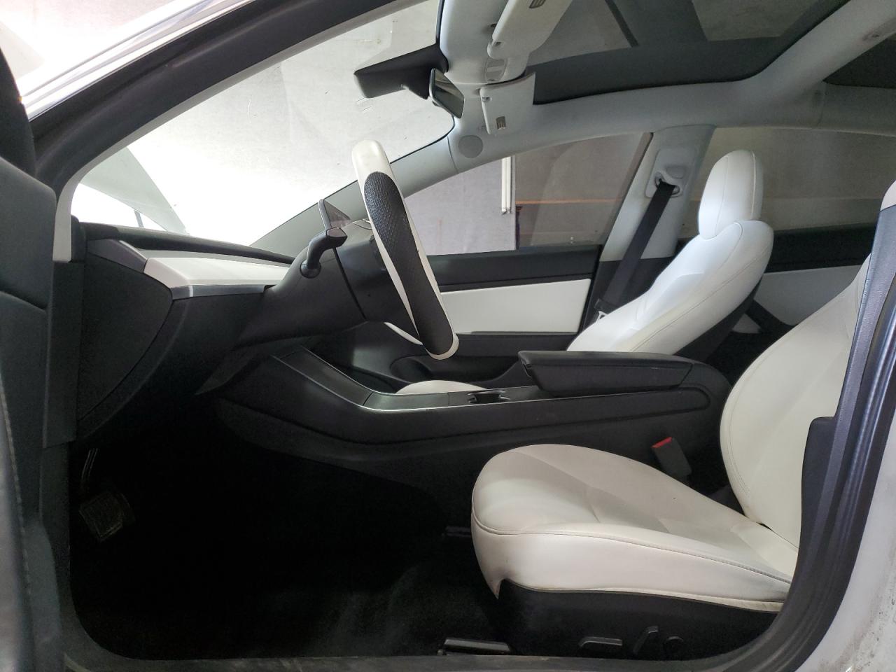 Tesla Model 3 Image 8