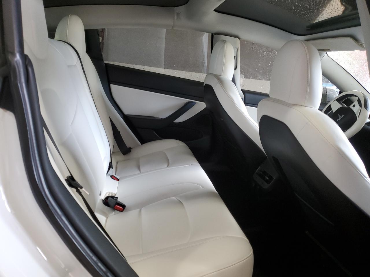 Tesla Model 3 Image 9