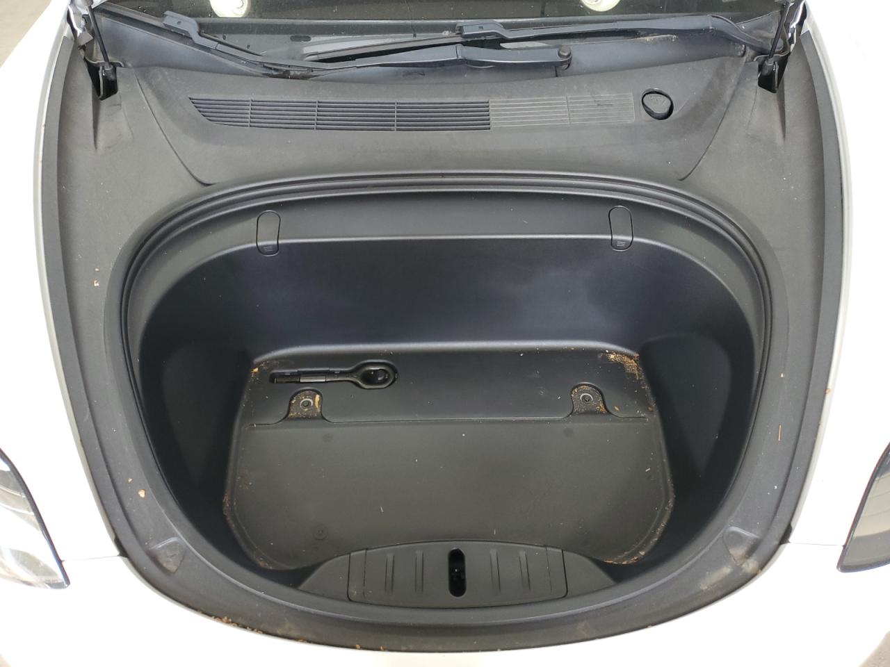 Tesla Model 3 Image 10