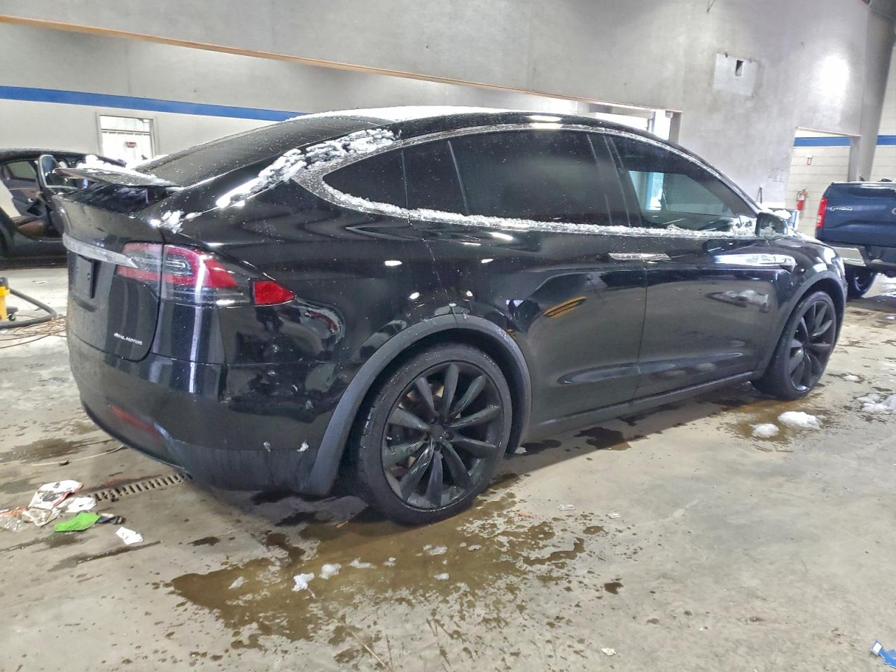 Tesla Model X Image 3