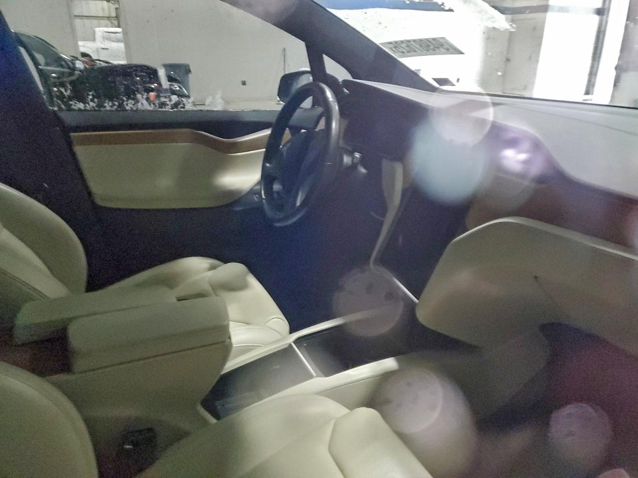 Tesla Model X Image 13