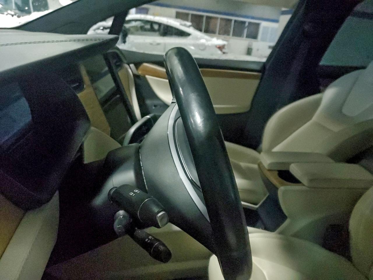Tesla Model X Image 10